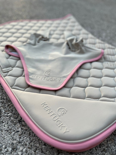 Completo sottosella e cuffia con grip beige e bordo rosa Kentucky