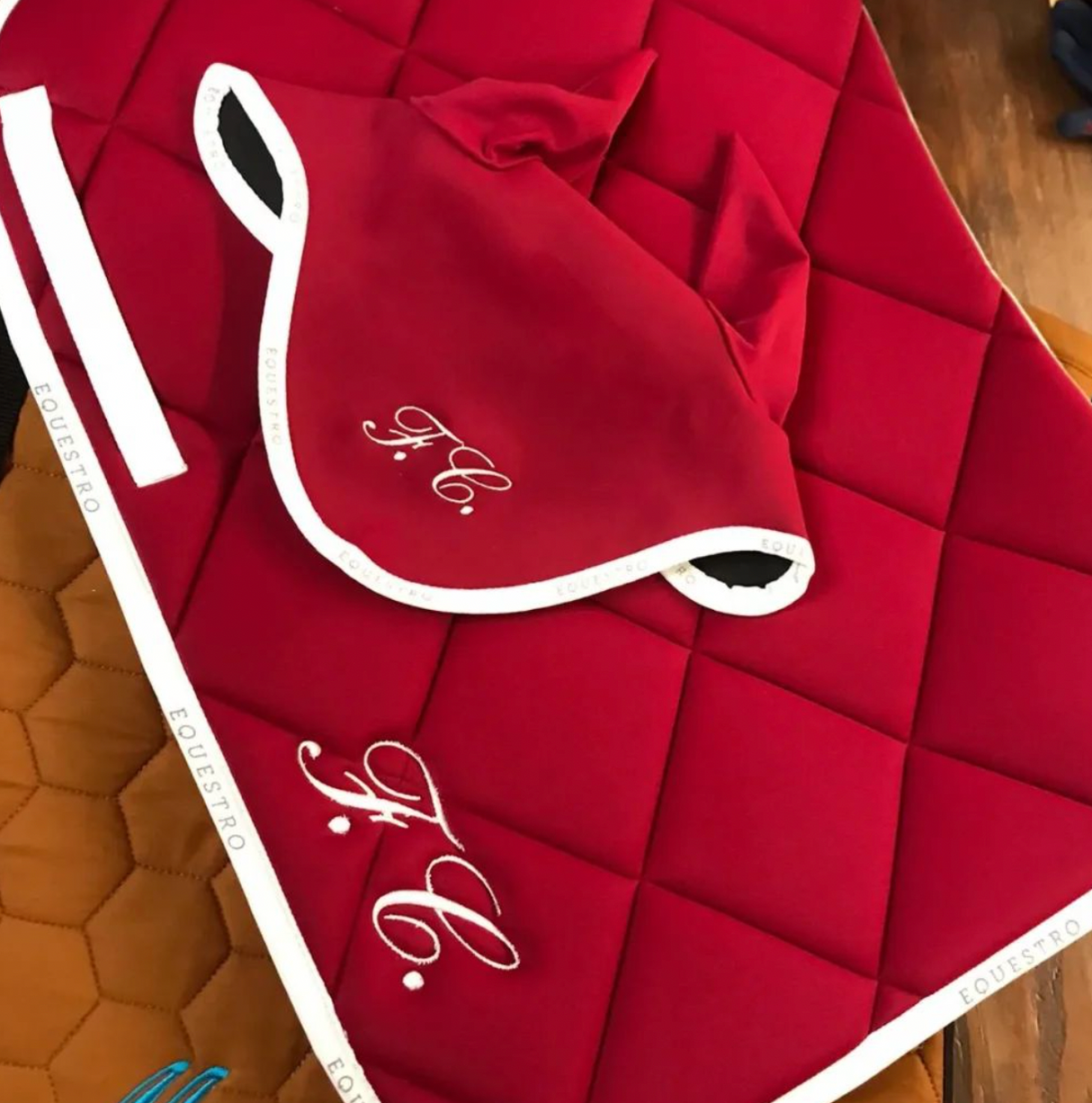 Realizzazione Cuffie e Sottosella  personalizzati (LOGO, NOME, COLORI personali o di scuderia )