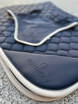 Completo sottosella e cuffia con grip blu e bordo bianco Kentucky